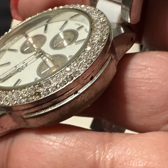 Elegant Silver and White Women's Watch - Picture 15 of 17